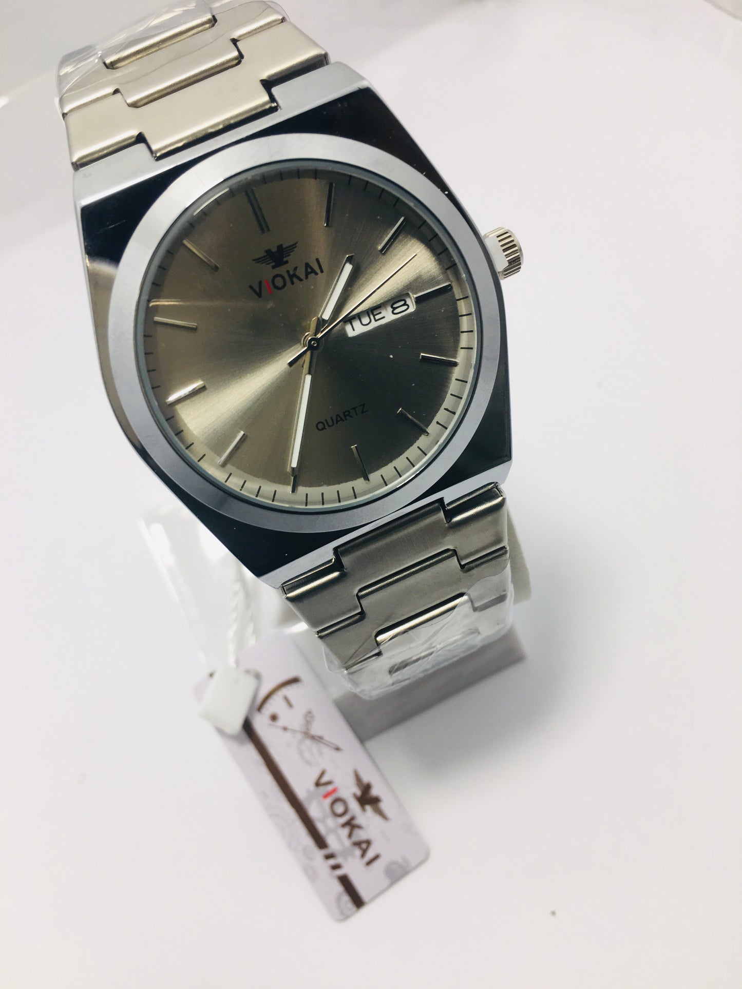 VIOKAI Watch silver with see green dail

Quartz Watch with Date & Day