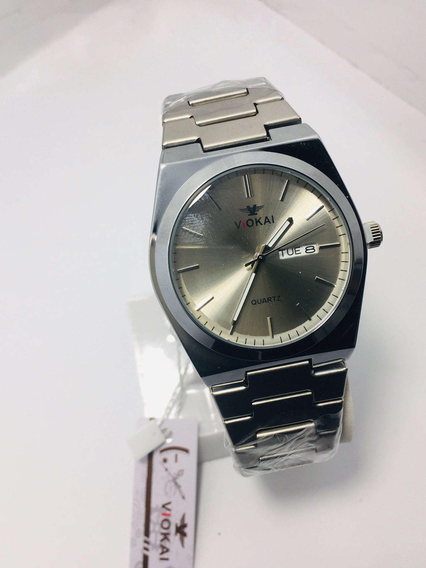 VIOKAI Watch silver with see green dail

Quartz Watch with Date & Day