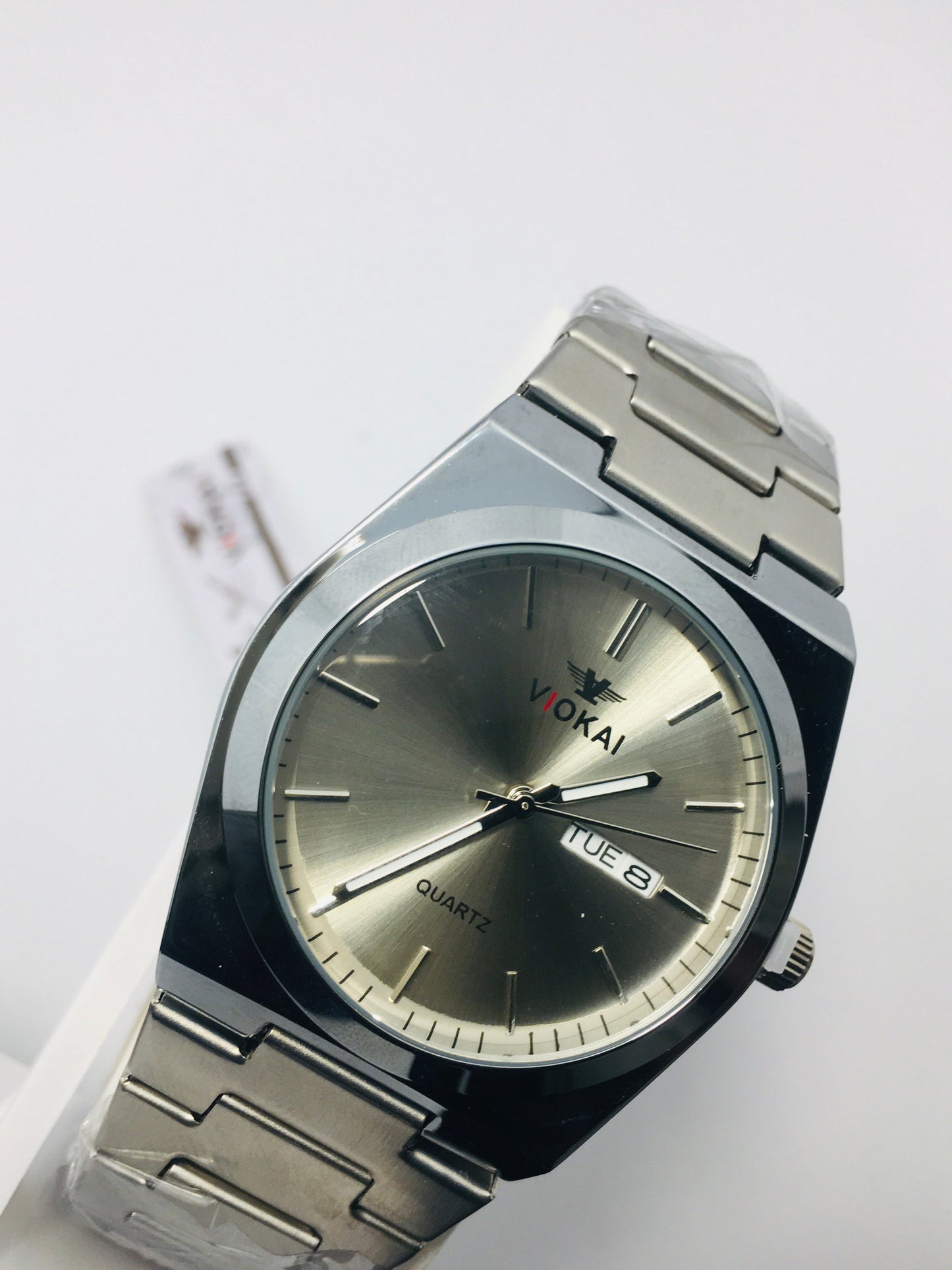 VIOKAI Watch silver with see green dail

Quartz Watch with Date & Day